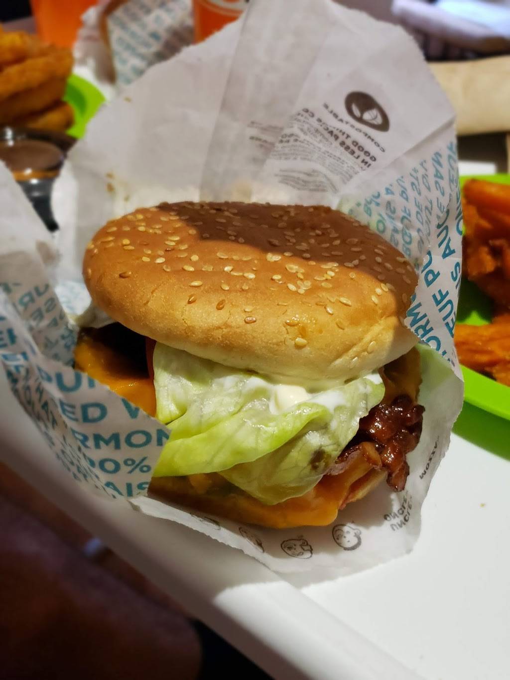 A&W Canada | restaurant | 1510 Boulevard Gréber, Gatineau, QC J8R 0E1, Canada | 8195767880 OR +1 819-576-7880