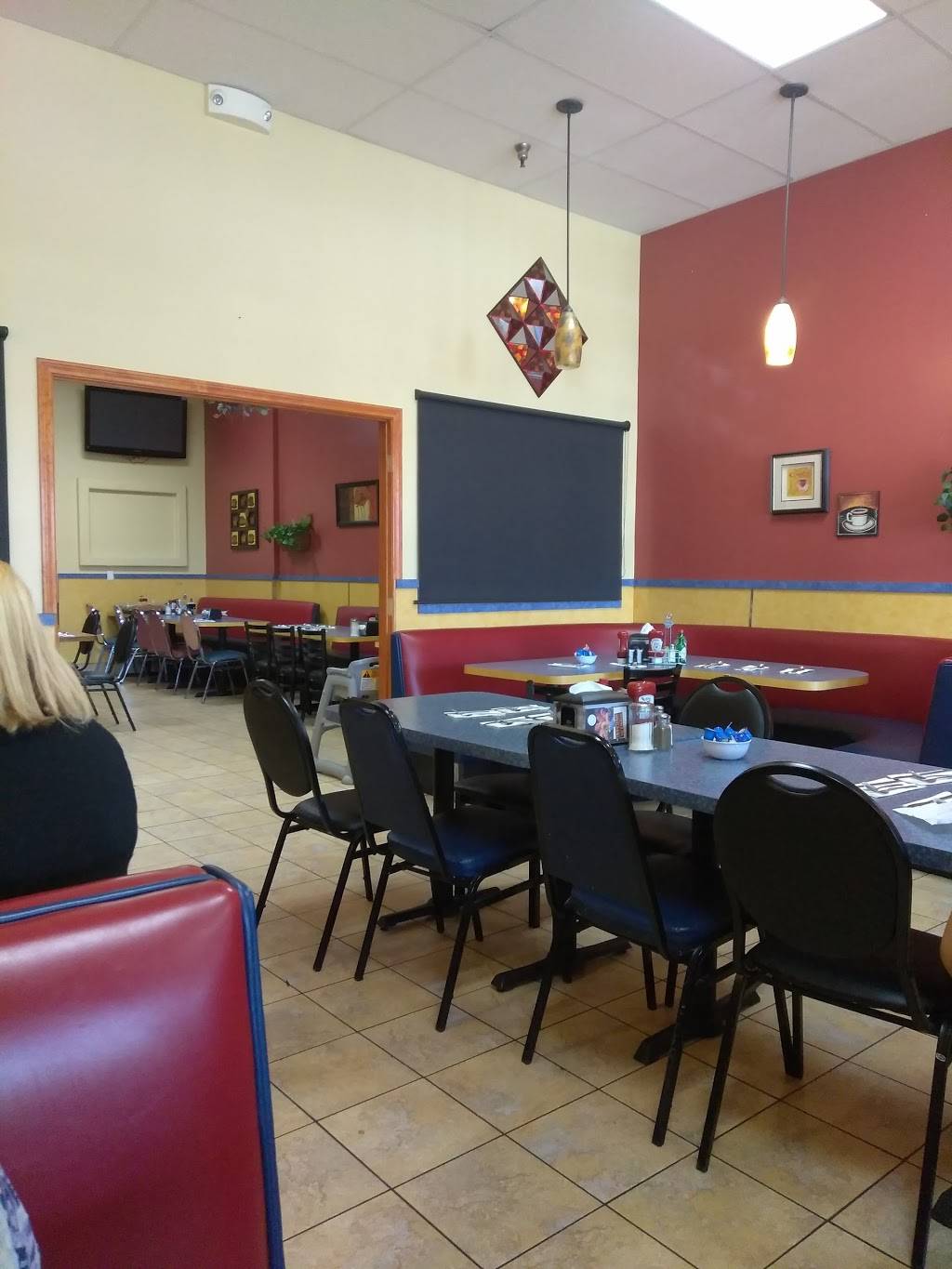 Brandons Diner | restaurant | 2407 S Vineyard Ave, Ontario, CA 91761, USA | 9099473494 OR +1 909-947-3494