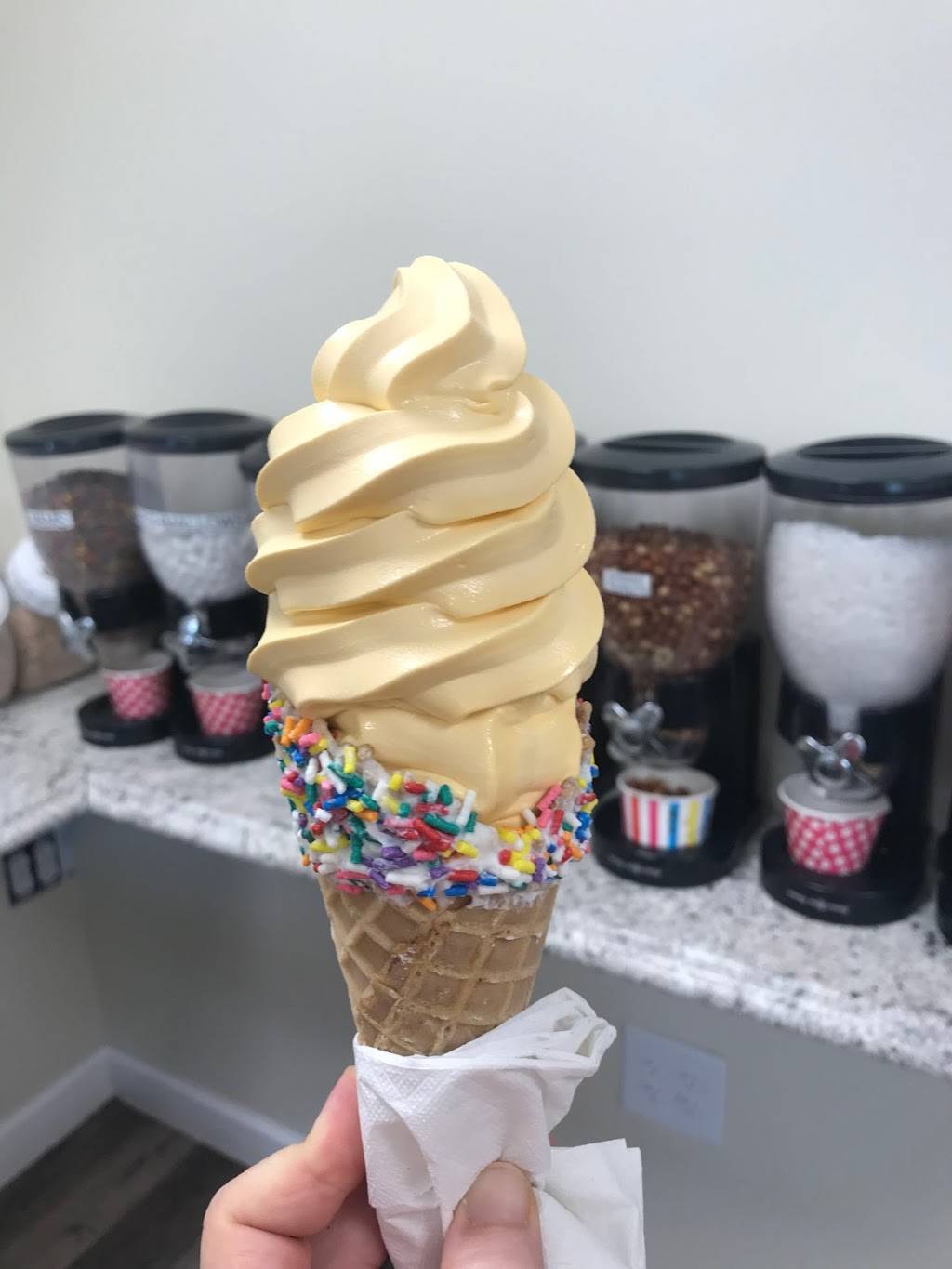 Twist Ice Cream | restaurant | 7499 Linden Rd, Swartz Creek, MI 48473, USA | 8102582340 OR +1 810-258-2340
