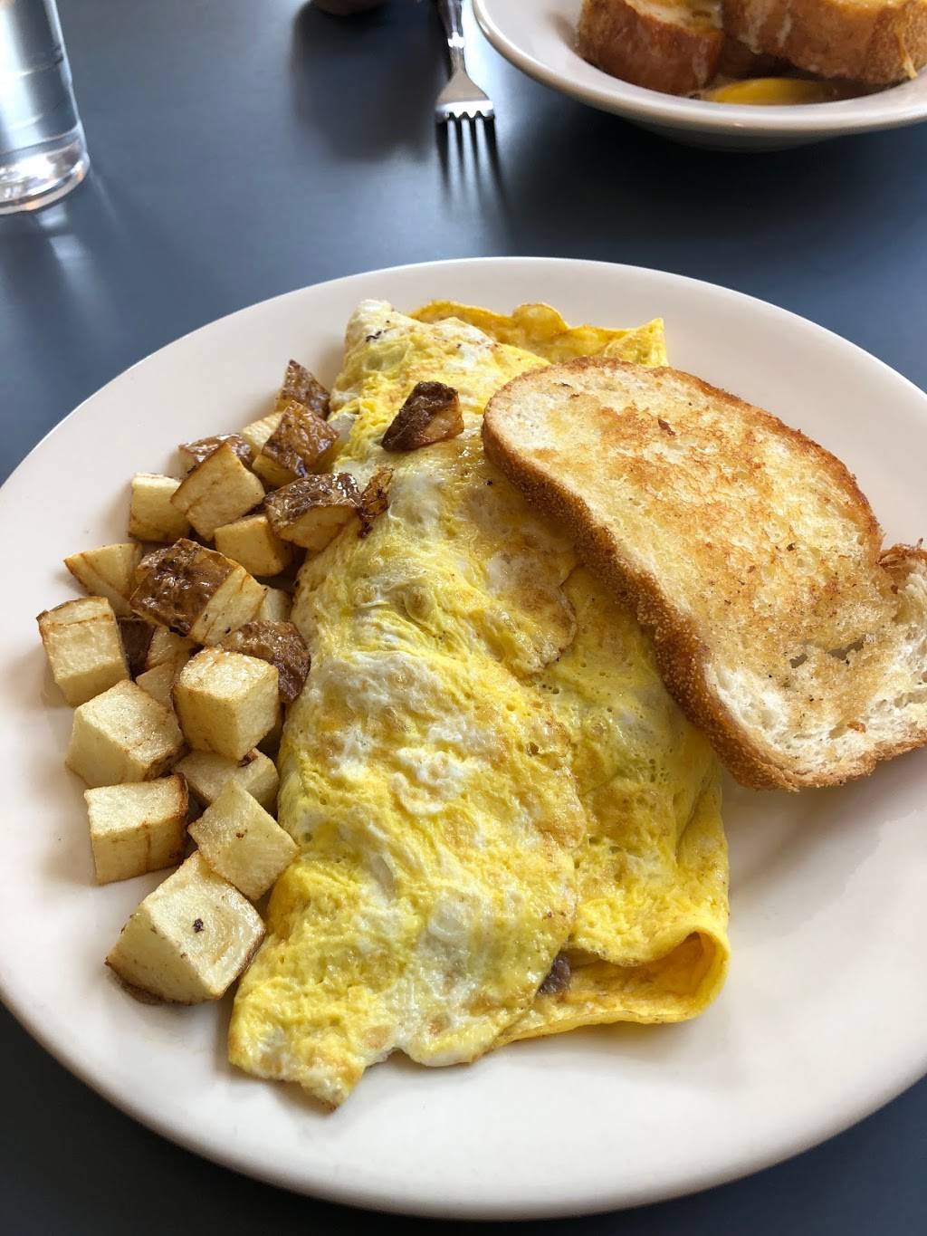 Chatham Diner and Leos Catering | restaurant | 3842 Gap Newport Pike, West Grove, PA 19390, USA | 6103455956 OR +1 610-345-5956