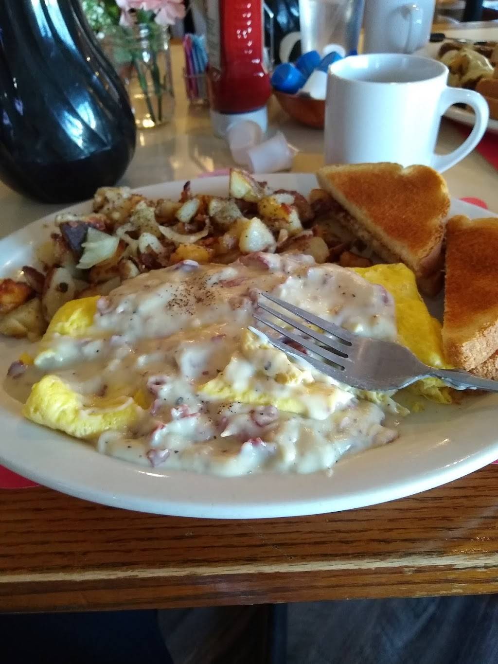 Alices - A Family Restaurant | restaurant | 2909 Eastern Blvd, Baltimore, MD 21220, USA | 4106872222 OR +1 410-687-2222