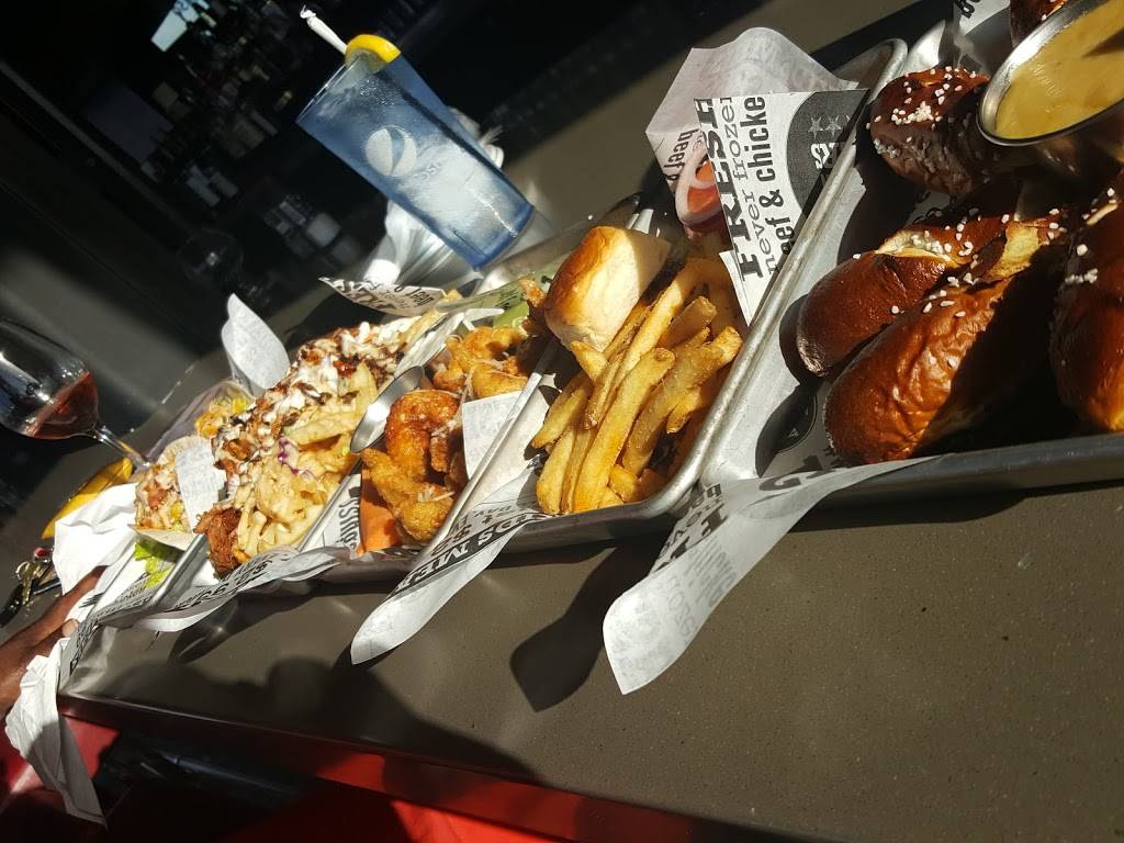 Recovery Sports Grill | restaurant | 10350 SW Don, R. Led, NW Duke Ave, Port St. Lucie, FL 34987, USA | 7723458490 OR +1 772-345-8490