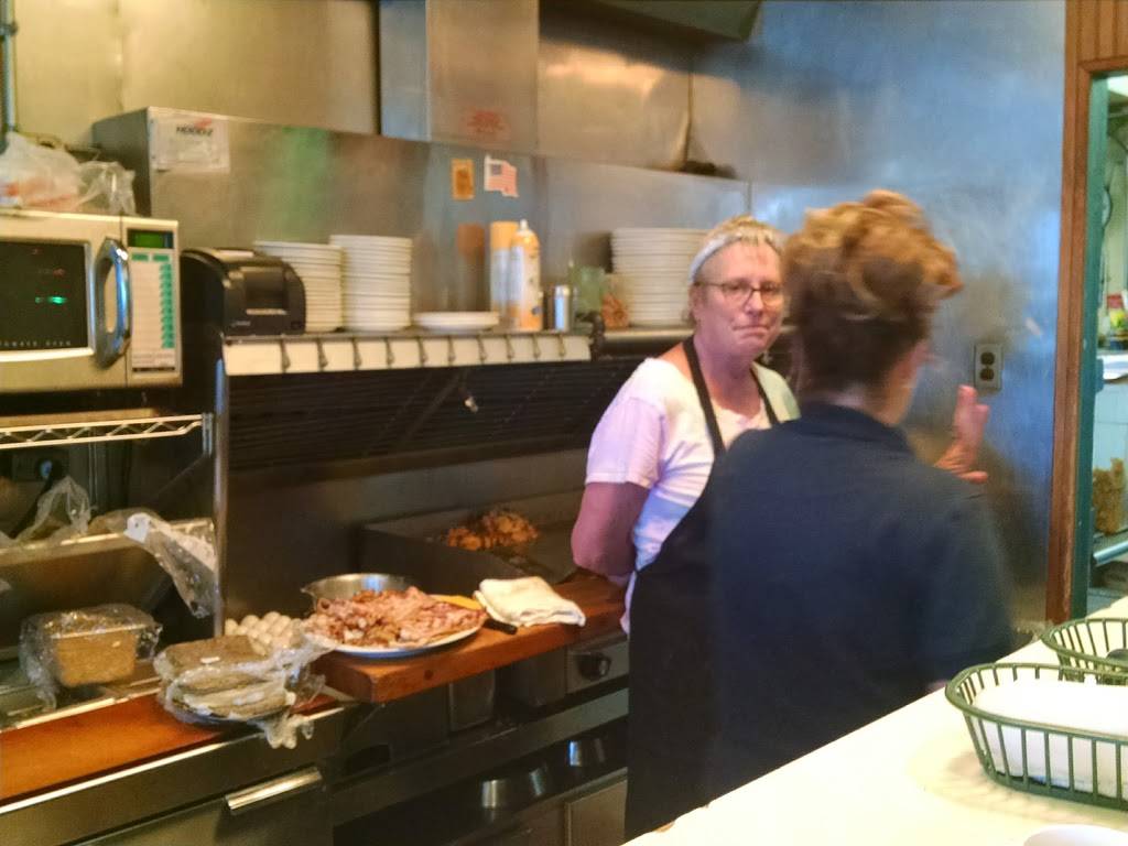 Johnnys Family Restaurant | restaurant | 3023 Mountain Rd, Pasadena, MD 21122, USA | 4102551621 OR +1 410-255-1621