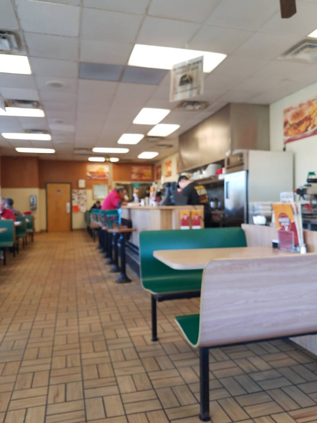 Huddle House | restaurant | 206 E Pine Ave, McBee, SC 29101, USA | 8433355376 OR +1 843-335-5376