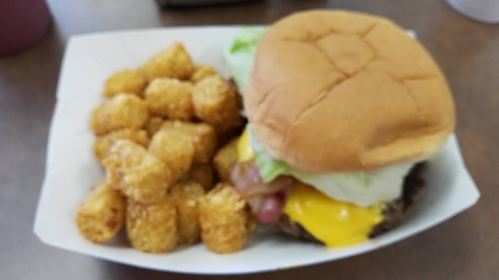 Pollys All American Grill | restaurant | 505 N Howe St, Southport, NC 28461, USA | 9104776411 OR +1 910-477-6411