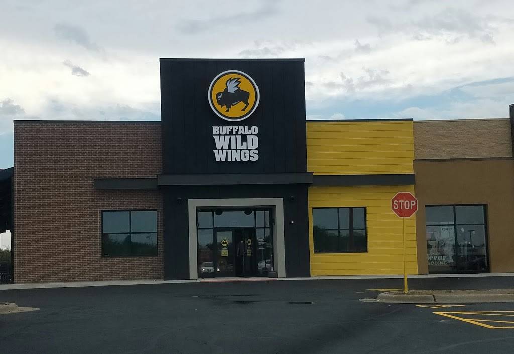 Buffalo Wild Wings | meal takeaway | 2900 S 25th St, Clinton, IA 52732, USA | 5632423002 OR +1 563-242-3002