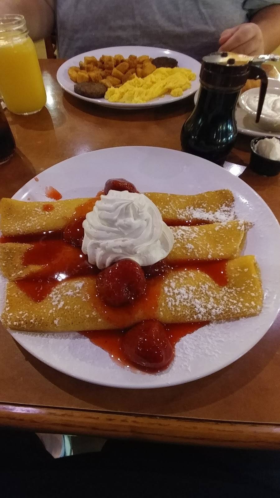 Sawyers Farmhouse Breakfast | restaurant | 2831 Parkway, Pigeon Forge, TN 37863, USA | 8653661090 OR +1 865-366-1090