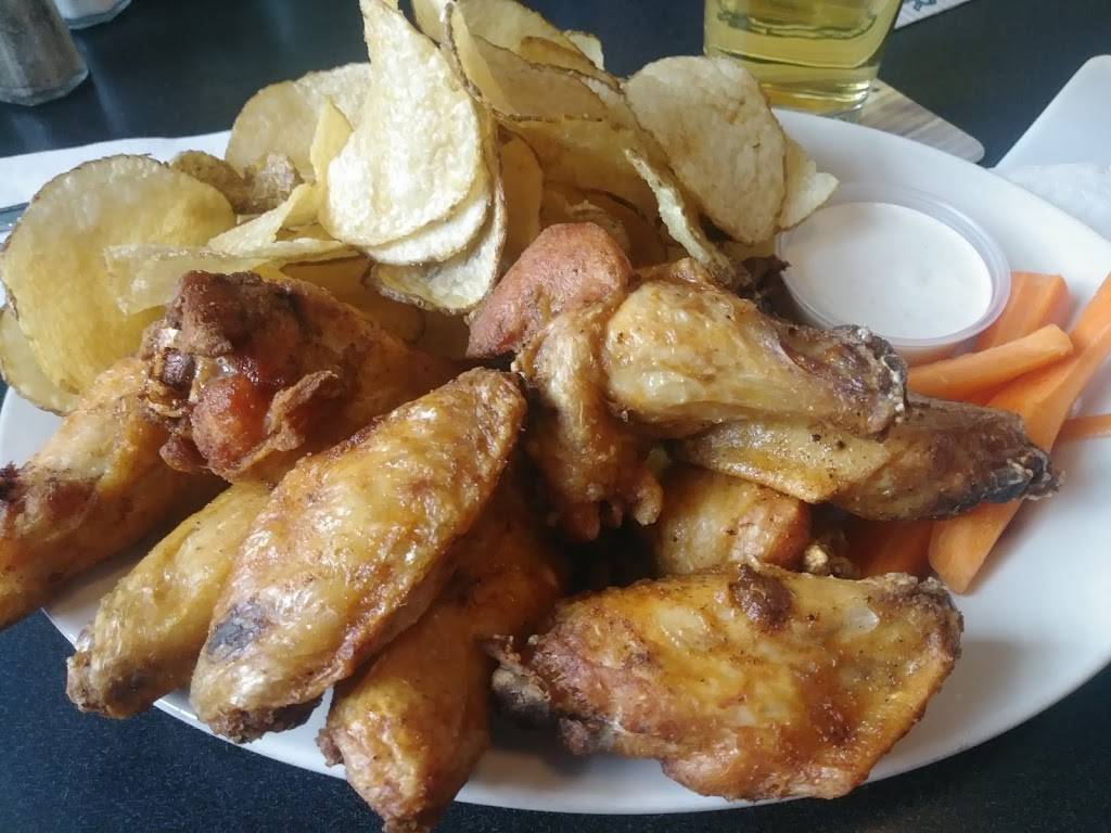 Slim McGinns West | restaurant | 14735 W Lisbon Rd, Brookfield, WI 53005, USA | 2623731500 OR +1 262-373-1500