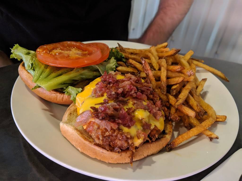 Lukes | restaurant | 133 N Main St, Bluffton, OH 45817, USA | 4193584486 OR +1 419-358-4486