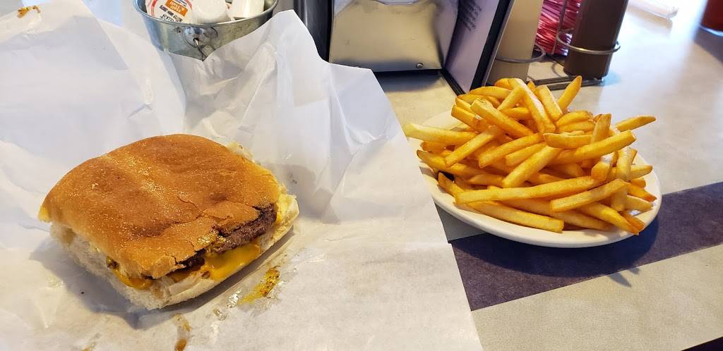 Schulzs Restaurant | restaurant | 1644 Calumet Dr, Sheboygan, WI 53081, USA | 9204521880 OR +1 920-452-1880