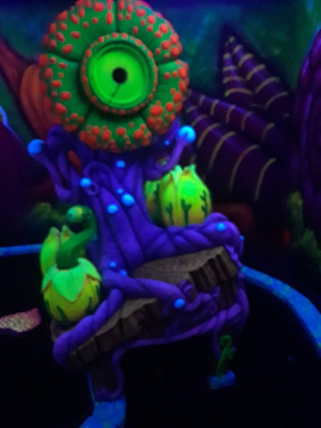 Zone 15 - Laser Tag, Mini-Putt, Réalité Virtuelle, Simulateurs d | restaurant | 3705 Autoroute des Laurentides, Laval, QC H7L 3H7, Canada | 4506814474 OR +1 450-681-4474