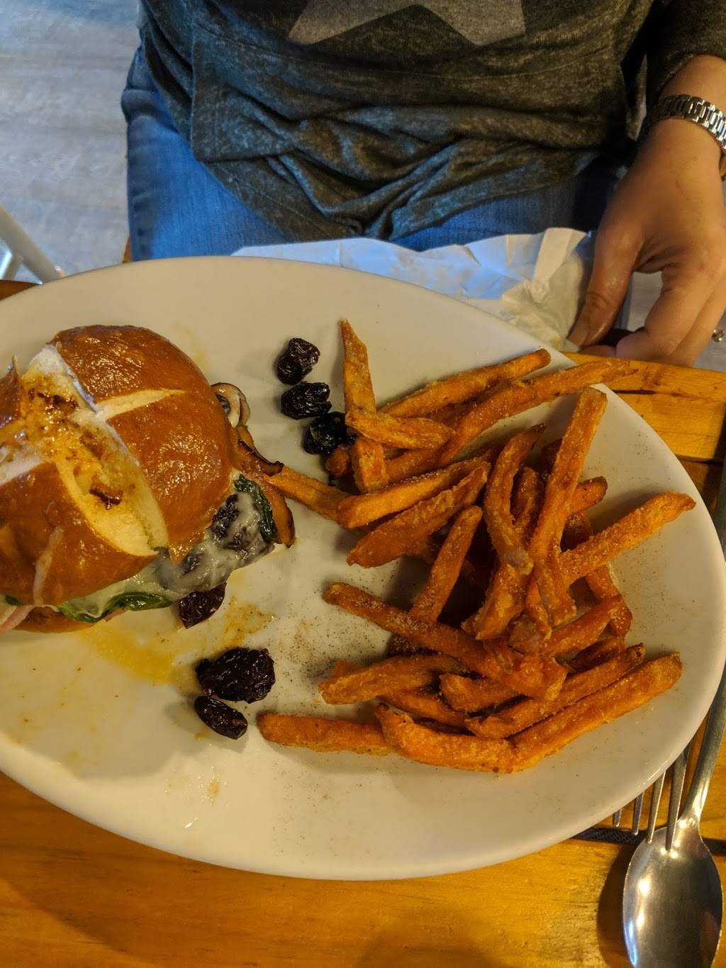 Cornerstone Café | restaurant | 76 N Main St, Ellijay, GA 30540, USA | 7066362230 OR +1 706-636-2230