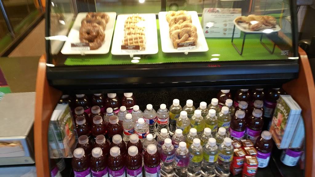 Jamba Juice La Centerra at Cinco Ranch | restaurant | 23501 Cinco Ranch Blvd, Katy, TX 77494, USA | 2815741646 OR +1 281-574-1646