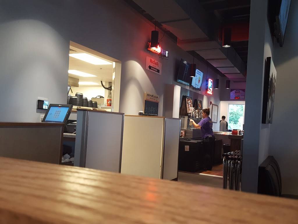 Mugshots Grill & Bar | restaurant | 15533 Daniel Blvd, Gulfport, MS 39531, USA | 2282061872 OR +1 228-206-1872