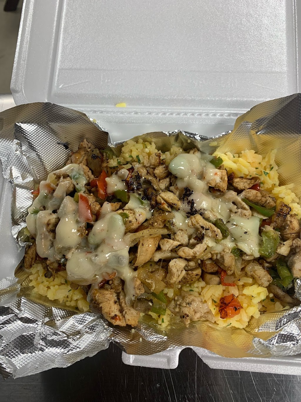 Smokin Geminis | restaurant | 9217 Adams Ave, Cleveland, OH 44108, USA | 2162701382 OR +1 216-270-1382