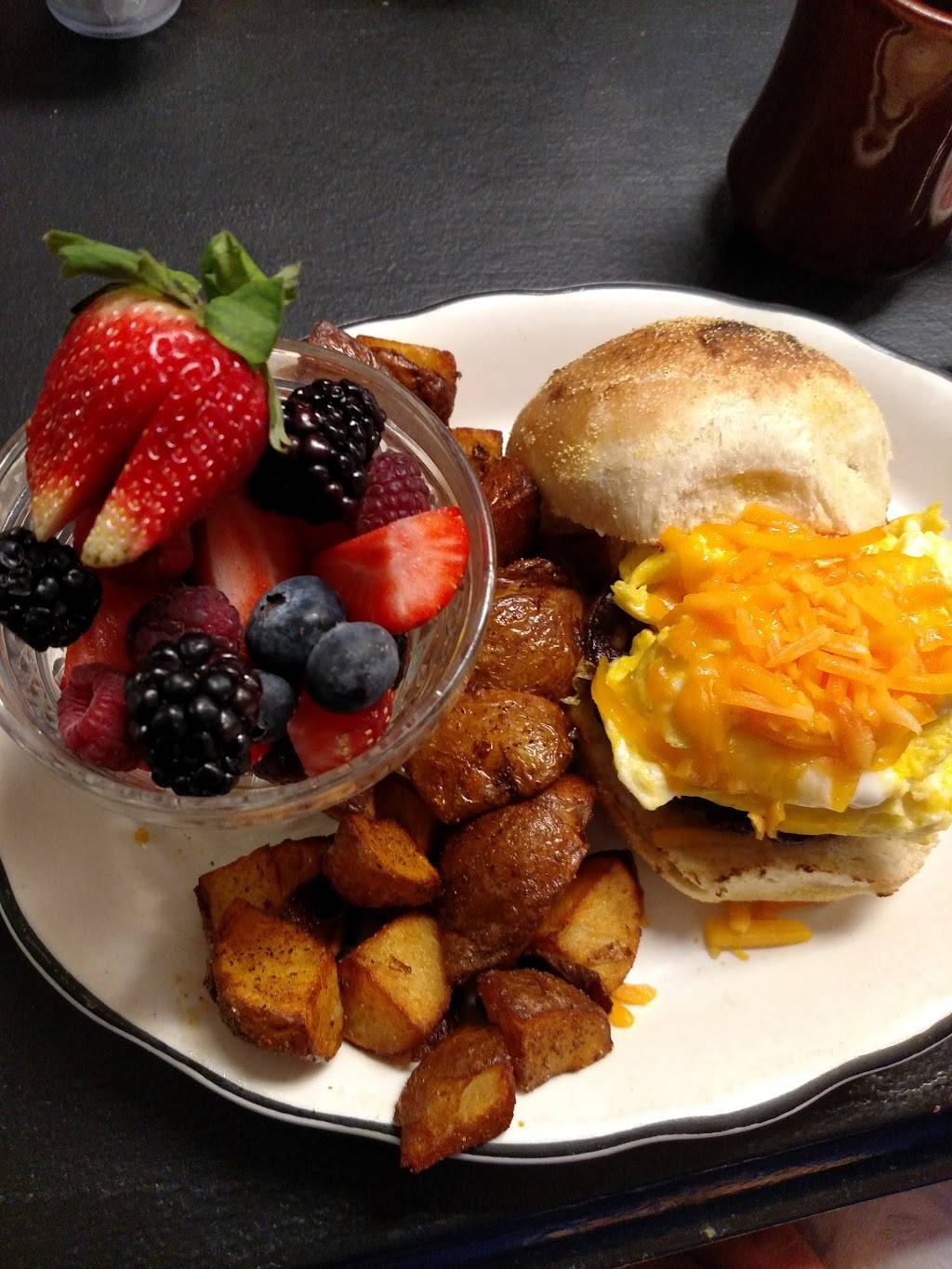 Hazels Diner | restaurant | 9906 Main St, Hebron, IL 60034, USA | 8156482910 OR +1 815-648-2910