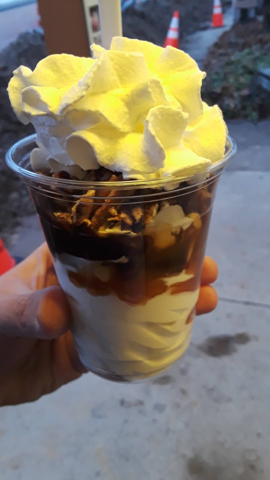 Captain Sundae | restaurant | 537 W Main Ave, Zeeland, MI 49464, USA | 6167721540 OR +1 616-772-1540