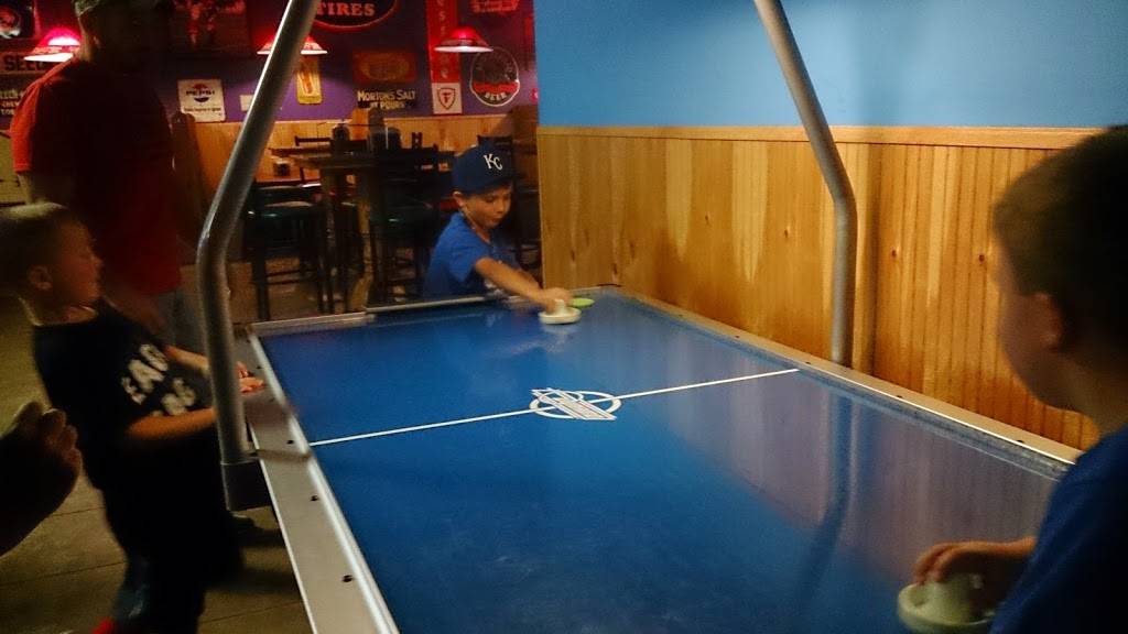 Fun House Pizza Dine in | restaurant | 405 NW Blue Pkwy, Lees Summit, MO 64063, USA | 8165252898 OR +1 816-525-2898