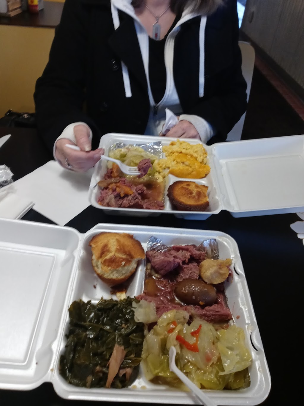 A Family Affair Soulfood Kitchen | restaurant | 417 S Main St, Fond du Lac, WI 54935, USA | 9209332054 OR +1 920-933-2054