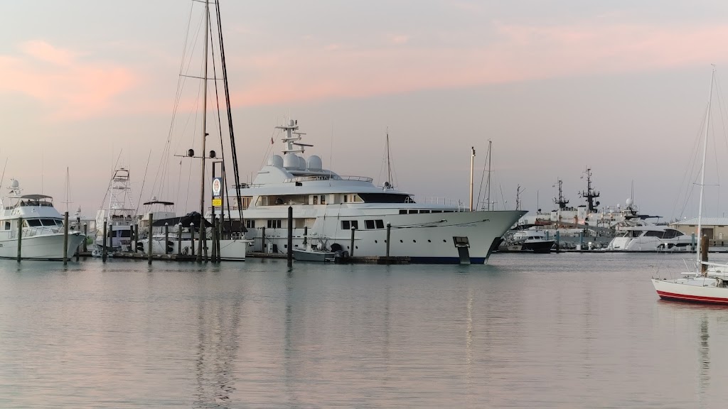 Schooner Wharf Bar | restaurant | 202 William St, Key West, FL 33040, USA | 3052929520 OR +1 305-292-9520