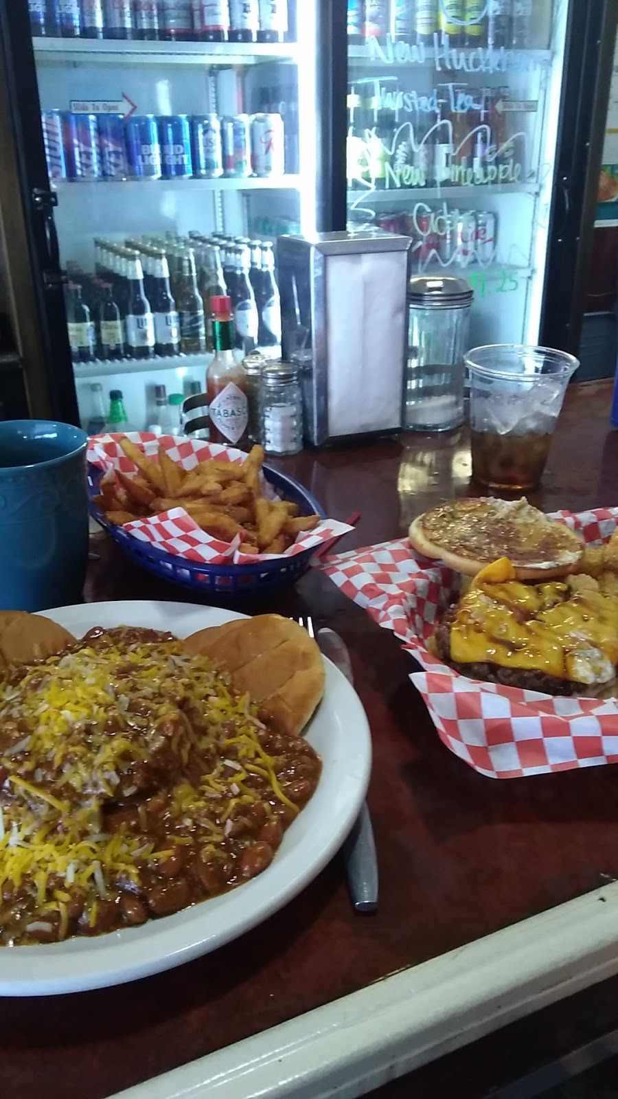 Fuzzys | restaurant | 408 2nd Ave, Deary, ID 83823, USA | 2088771693 OR +1 208-877-1693