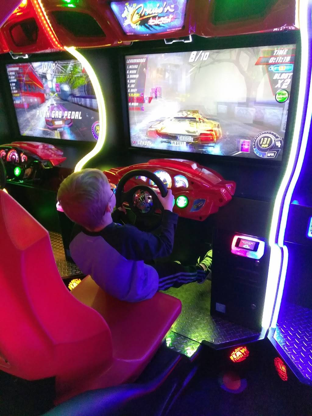 Stars and Strikes Family Entertainment Center | restaurant | 10010 GA-92 Suite 180, Woodstock, GA 30188, USA | 6789655707 OR +1 678-965-5707