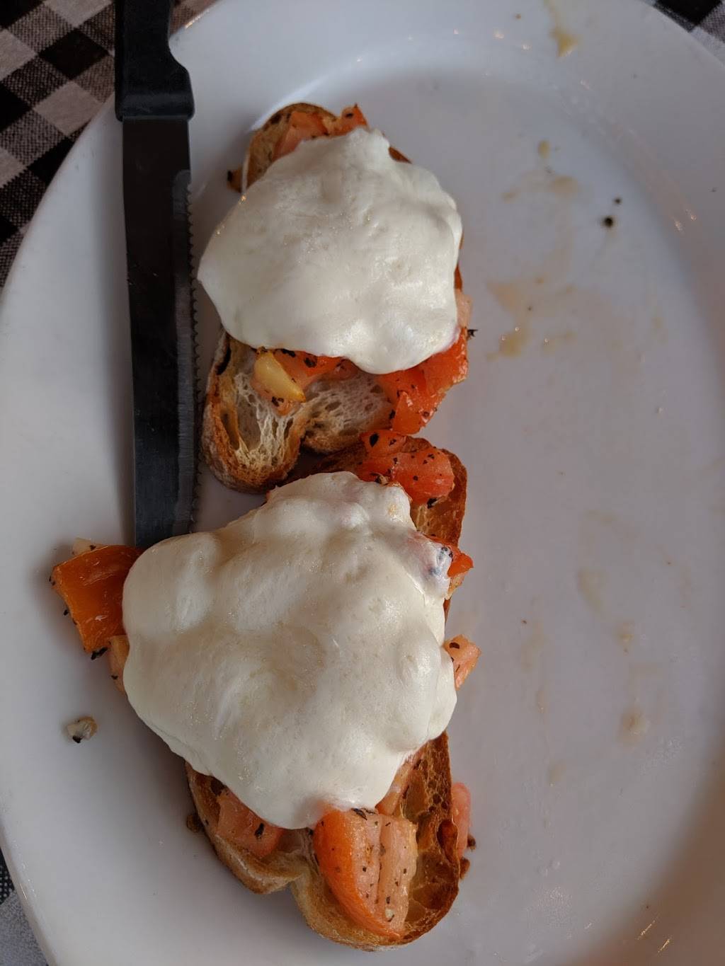 Vonas | restaurant | 9 Willow St, Oswego, NY 13126, USA | 3153438710 OR +1 315-343-8710