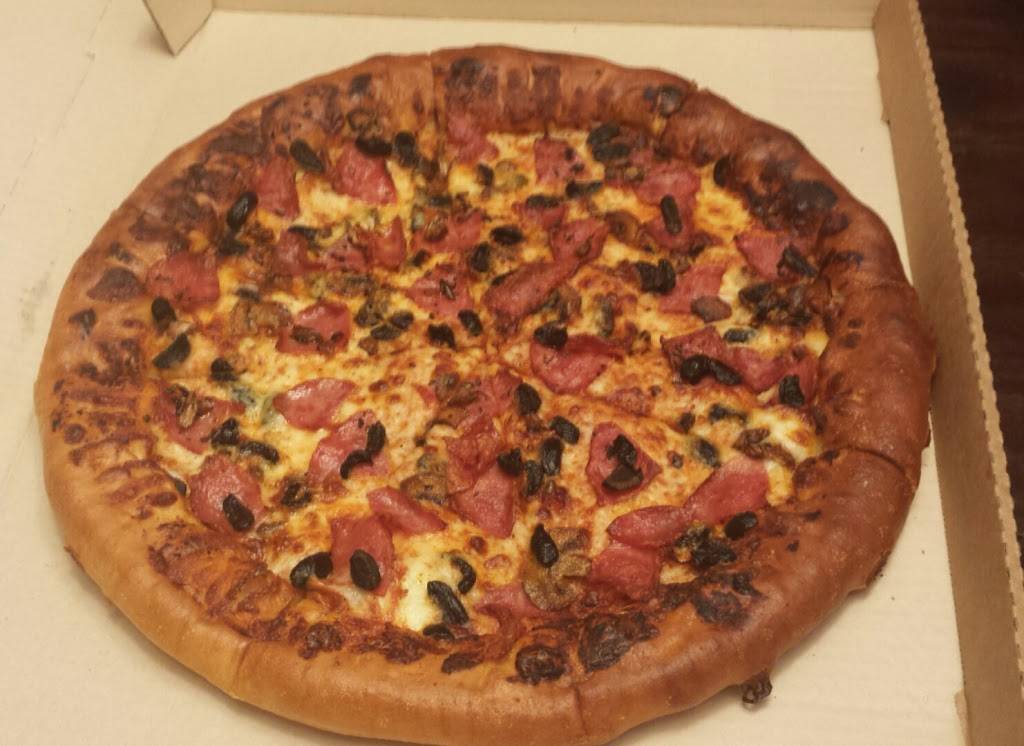 Pizza Hut | meal takeaway | 956 Lake St S, Forest Lake, MN 55025, USA | 6514647383 OR +1 651-464-7383