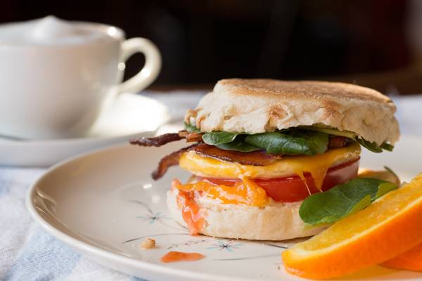 RAYS DELICATESSEN & TAVERN | restaurant | 900 Western Ave, Petaluma, CA 94952, USA | 7077629492 OR +1 707-762-9492