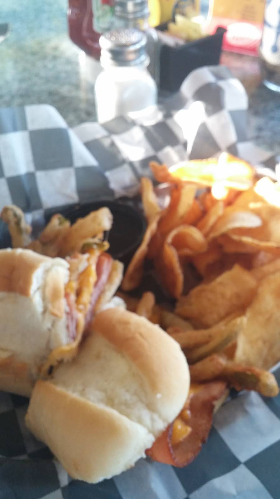 Morrows Landing | restaurant | 430 Morrow Dr, Eucha, OK 74342, USA | 9184355501 OR +1 918-435-5501