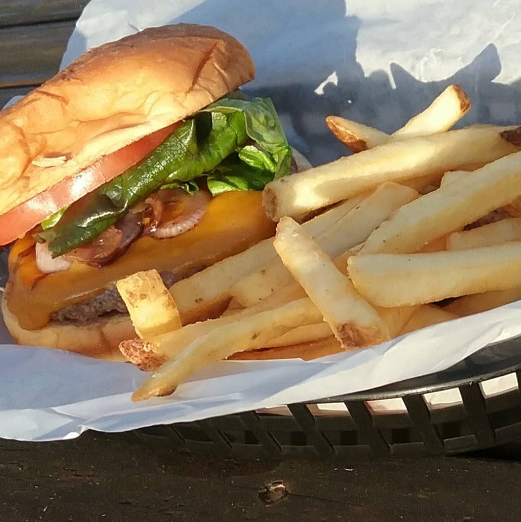 Commons Farm Kitchen & Bar Rustic BBQ | restaurant | 7624 CA-16, Guinda, CA 95637, USA | 5307960758 OR +1 530-796-0758