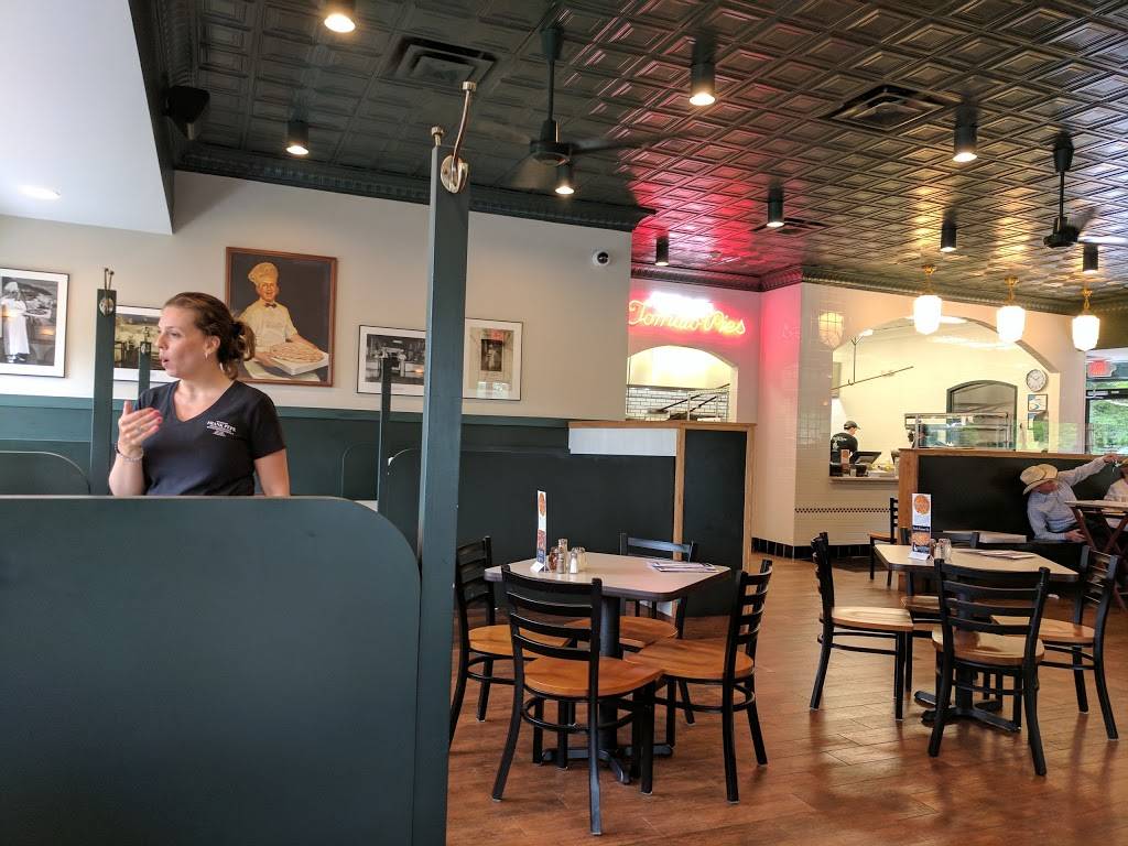 Frank Pepe Pizzeria Napoletana | restaurant | 130 Reidville Dr, Waterbury, CT 06705, USA | 4752352145 OR +1 475-235-2145