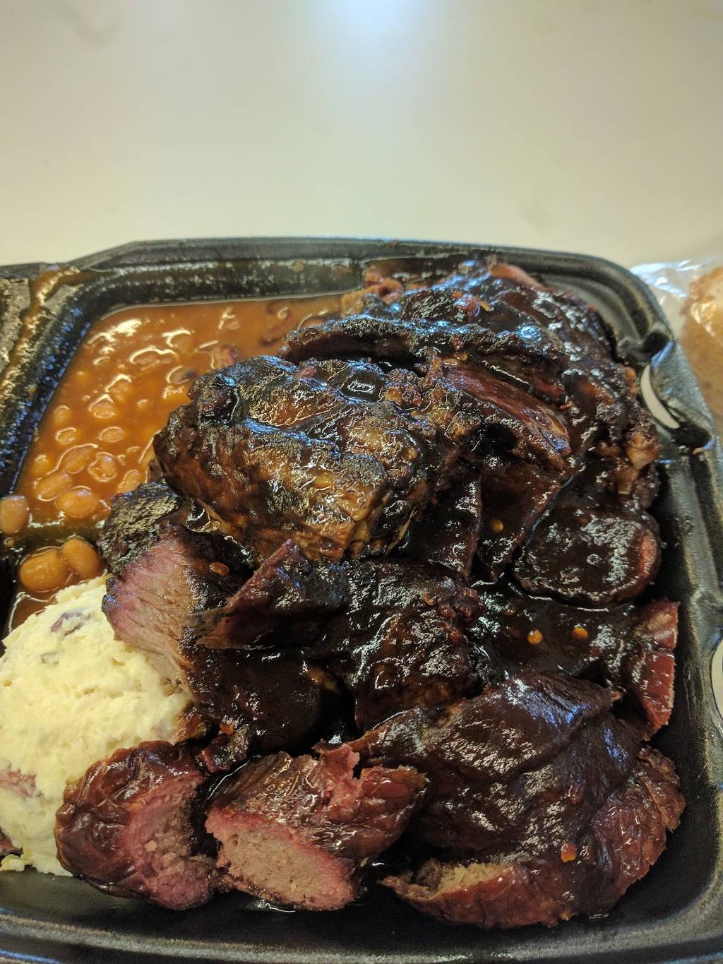 Salehs Smokehouse Market | restaurant | 679 98th Ave, Oakland, CA 94603, USA | 5105539191 OR +1 510-553-9191