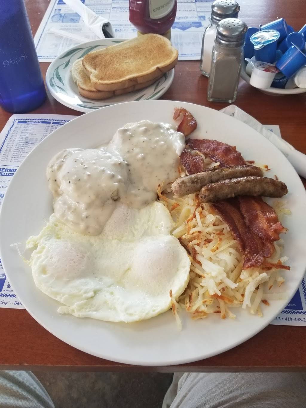 Four Seasons | restaurant | 233 S Main St, Bryan, OH 43506, USA | 4196361818 OR +1 419-636-1818