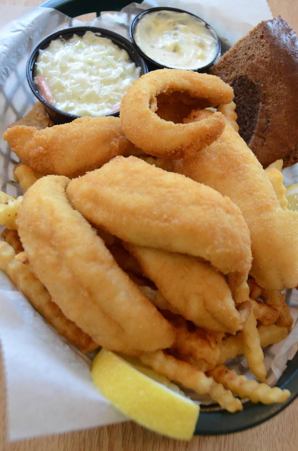 Woodeyes Bar and Grill | restaurant | 700 W Main St, Winneconne, WI 54986, USA | 9205824887 OR +1 920-582-4887