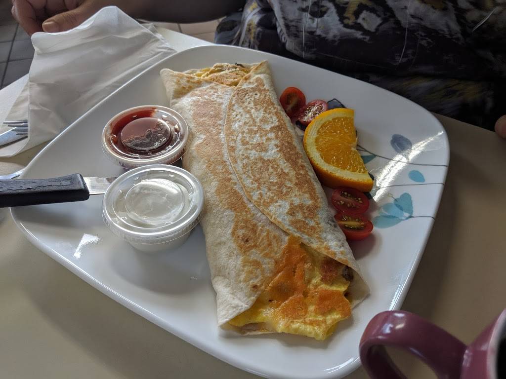 Donna Maes Diner | restaurant | 215 Eugenie St W, Windsor, ON N8X 2X7, Canada | 5199692233 OR +1 519-969-2233