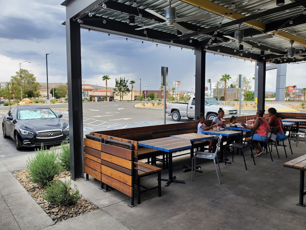 Raising Canes Chicken Fingers | meal takeaway | 2620 Fisher Blvd, Barstow, CA 92311, USA | 7602532547 OR +1 760-253-2547