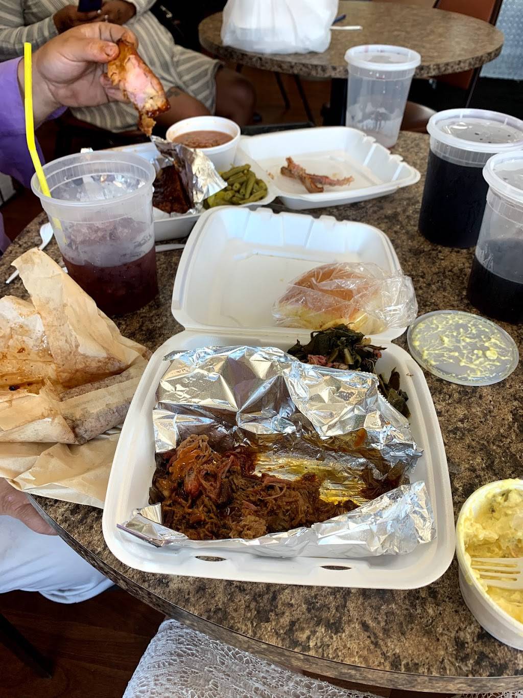 B & K Smoke House | restaurant | 1114 E Main St, Columbus, OH 43205, USA | 6142527017 OR +1 614-252-7017