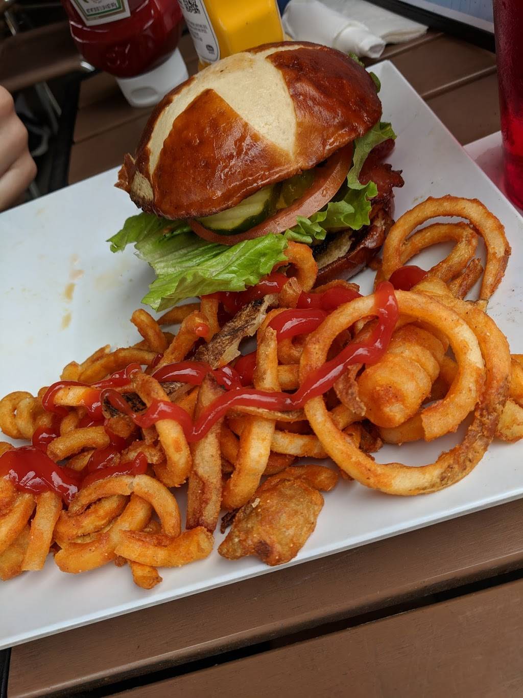 B&D Burgers | restaurant | 11108 Abercorn St, Savannah, GA 31419, USA | 9129278700 OR +1 912-927-8700