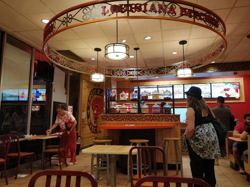 Popeyes Louisiana Kitchen | restaurant | 18300 Vanowen St, Reseda, CA 91335, USA | 8187749581 OR +1 818-774-9581
