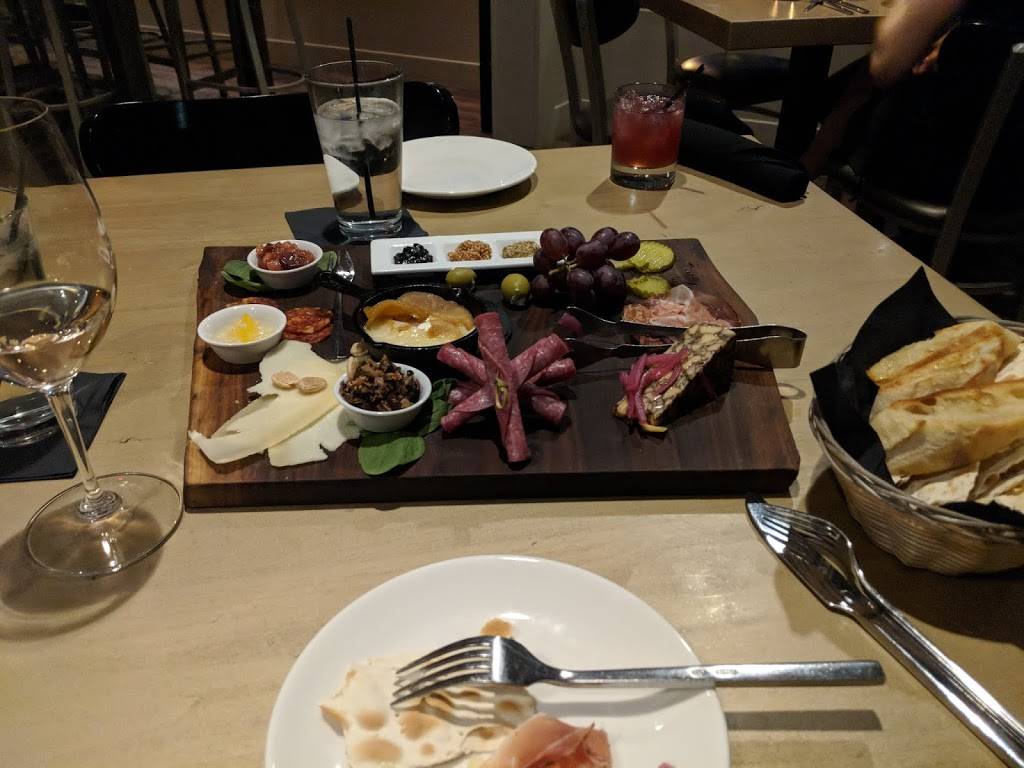 MōMō Pizzeria & Ristorante | restaurant | 7701 Pioneers Blvd, Lincoln, NE 68506, USA | 4022615966 OR +1 402-261-5966