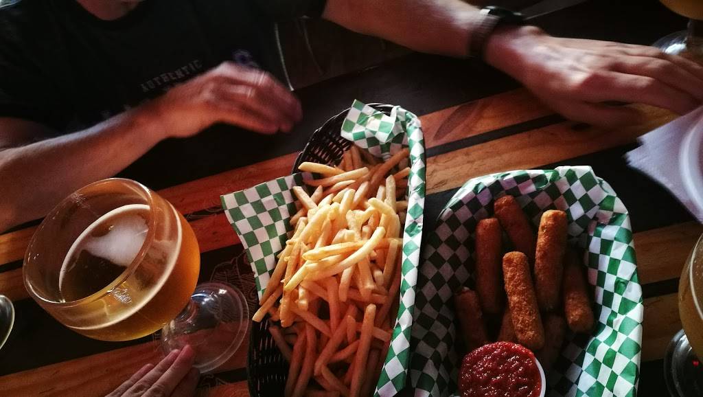 Shellback Tavern | restaurant | 116 Manhattan Beach Blvd, Manhattan Beach, CA 90266, USA | 3103767857 OR +1 310-376-7857