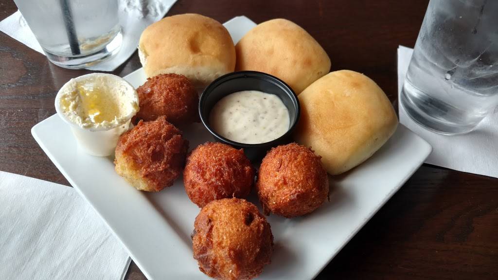 The Levee Bar & Grill | restaurant | 1 Bridge Ave, Northport, AL 35476, USA | 2056323136 OR +1 205-632-3136