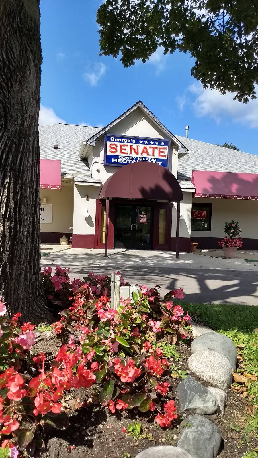 Georges Senate Restaurant | restaurant | 39430 Dun Rovin Dr, Northville, MI 48168, USA | 7349271126 OR +1 734-927-1126