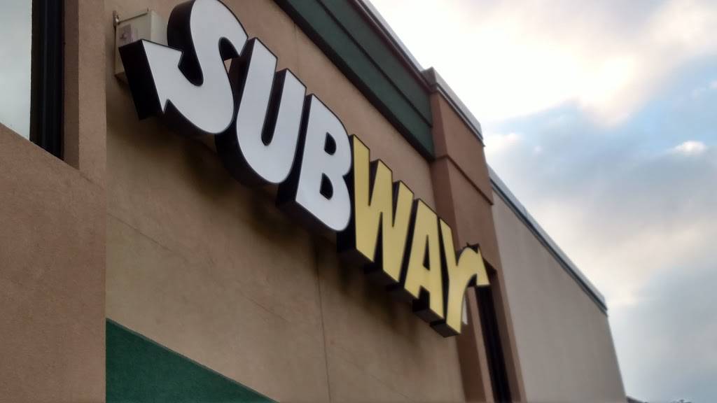 Subway | restaurant | 166 Concord Exchange N, South St Paul, MN 55075, USA | 6514577193 OR +1 651-457-7193