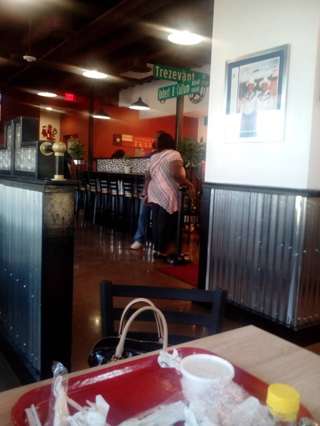 Two Podners Bar-B-Que & Seafood | restaurant | 1441 Robert B Cullum Blvd, Dallas, TX 75210, USA | 2144215387 OR +1 214-421-5387