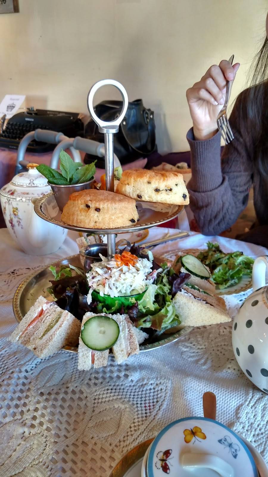 Lovejoys Tea Room | cafe | 1351 Church St, San Francisco, CA 94114, USA | 4156485895 OR +1 415-648-5895