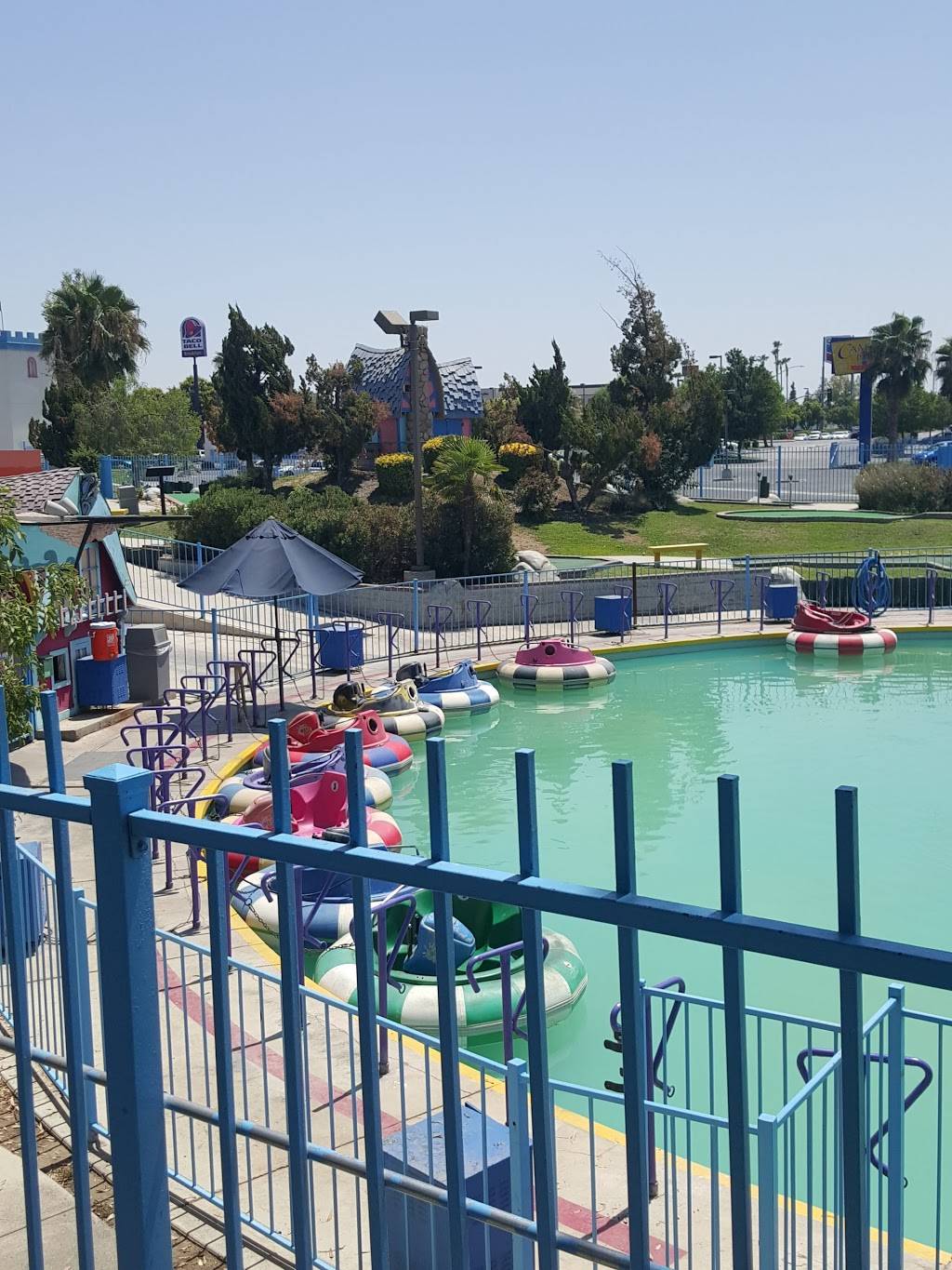 Camelot Park | meal takeaway | 1251 Oak St, Bakersfield, CA 93304, USA | 6618591812 OR +1 661-859-1812