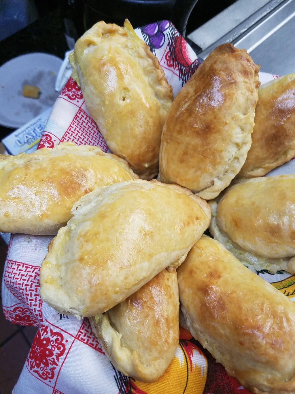 Los Antojitos Restaurant | restaurant | 5272 Washington St, West Roxbury, MA 02132, USA | 6174692100 OR +1 617-469-2100