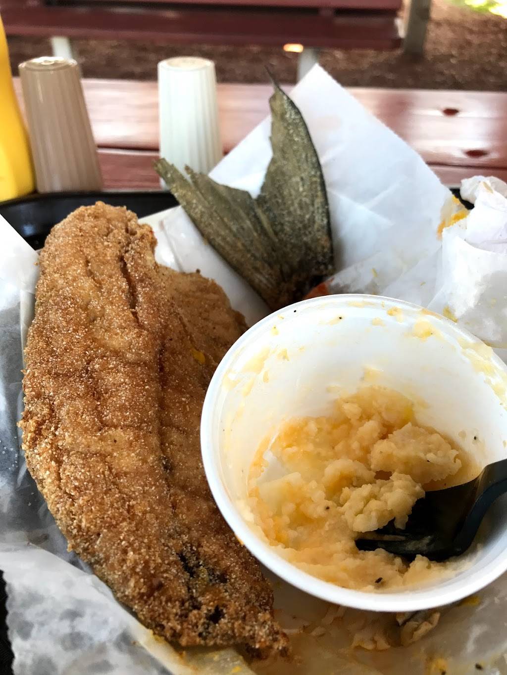 Julies Fish House | restaurant | 1902 W Shell Point Rd, Ruskin, FL 33570, USA | 8136419451 OR +1 813-641-9451